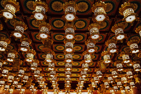 The lamps inside the Buddha Tooth Relic Temple.のeditorial素材