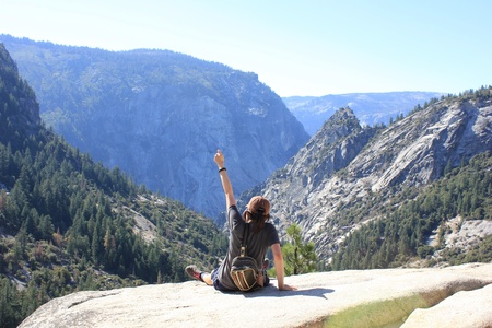 Freedom hiker at the top of Yosemite National Parkの素材