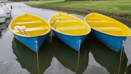 Yellow boat in Suanloung Thailandの写真素材
