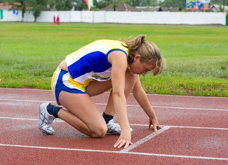 CHERNOGORSK, RUSSIA - JULY 4: Chernogorsk, athletics. Girl on the starting line. July 4, 2010 in Chernogorsk, Russia.のeditorial素材