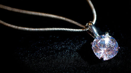 This stunning round cut pendant necklace features a sparkling gem, beautifully reflecting light. Perfect for adding elegance to any outfit.の素材