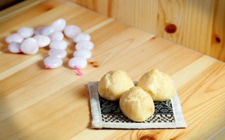 Bread Eclair  on the woodenの写真素材