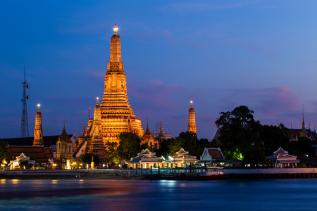 Wat Arun Temple in bangkok thailandの写真素材