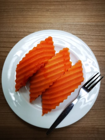 Top view papaya fruit pieces on white ceramic dishの写真素材