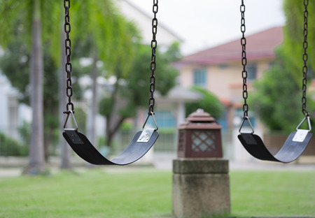 empty chain swingの写真素材