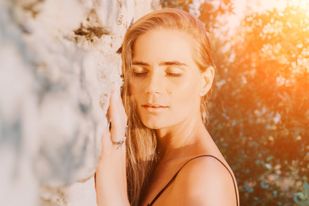 Woman summer travel. Happy tourist enjoy taking selfie photo outdoors for memories. Woman traveler posing in summer park on sunset, sharing travel adventure journeyの写真素材
