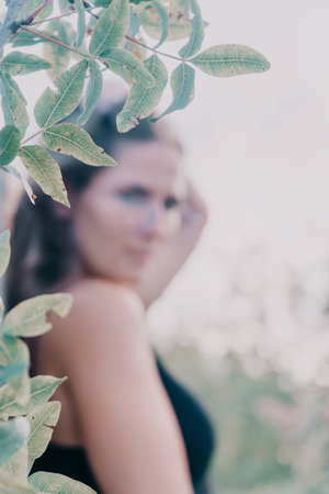 Woman Leaves Blurred Background Portrait Photographyの写真素材