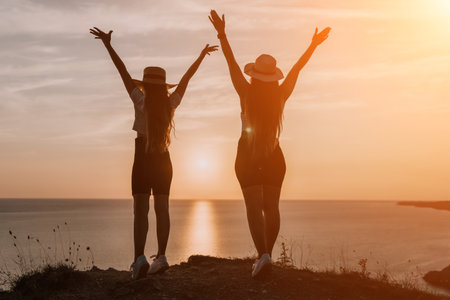 Two Silhouettes Embrace the Sunsetの写真素材