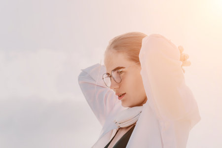 Woman Glasses Sunlight Portrait Casual Fashion Styleの写真素材