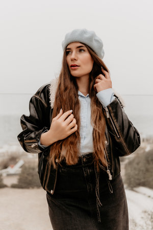 Woman Beret Leather Jacket Urban Style Outdoorsの写真素材