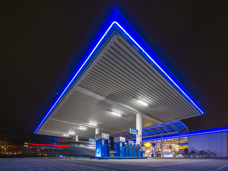 HANNOVER, GERMANY -JANUARY  23, 2015: Aral gas station at night in Hannover, Germanyのeditorial素材