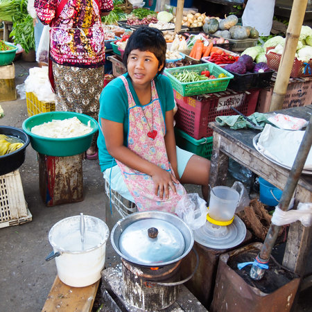 Kanchanaburi, Thailand - March 8, 2011 : A girl in Sangklaburi fresh market, Kanchanaburi, Thailandのeditorial素材