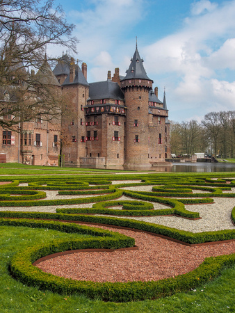 beautiful romantic Holland castle on water , Kasteel De Haarのeditorial素材