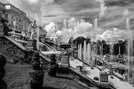 Black and white image of Grand cascade in Pertergof or Peterhof, known as Petrodvorets from 1944 to 1997. The Peterhof Palaceのeditorial素材