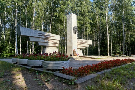 Saint-Petersburg, Russia - July 21, 2011: The monument to the Defenders of the Leningrad sky. Architects: V. V. Vinogradova, L. I. Matveeva. Sosnovka Park.のeditorial素材
