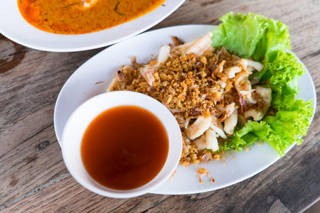 Fried squid with garlic pepper and chili sauce