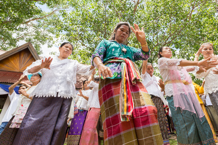 Thailand June 27:Group people folk dance in Phitakhon masks and dance to show festival on june 27 ,2015 in loei province of thailandのeditorial素材