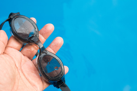 Old Swimming goggles has more Scratch on glass in hand.の写真素材