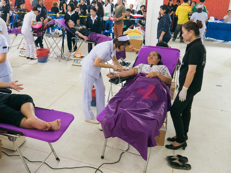 CHAING RAI- JULY 31 : Unidentified blood donors at Chaing rai Red Cross office on July 31, 2017 in Chaing rai, Thailand.のeditorial素材