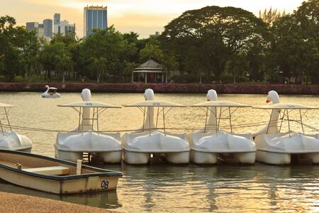 Many boat on the lake in the gardenのeditorial素材