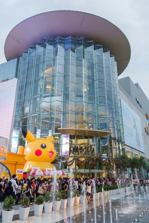 Bangkok - Jan. 11: Shoppers visit Siam Paragon mall and Pokemon Festival in the Siam Square area on Jan. 11, 2015 in Bangkok, Thailand. With 300,000 sq m of retail space Siam Paragon is one of the worldのeditorial素材