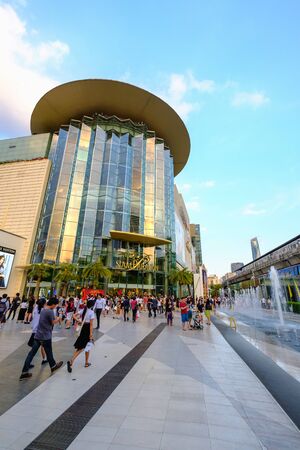 Bangkok, Thailand - Jan. 27, 2017: Shoppers visit Siam Paragon mall in Siam Square mall on in Bangkok, Thailand. With 300,000 m 2 of retail space Siam Paragon is one of the largest malls in the world.のeditorial素材