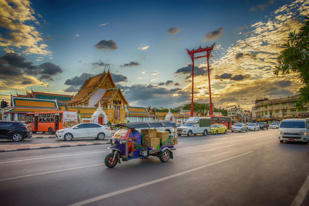 Bangkok, Thailand, December 1, 2020: The giant swing (Sao Ching Cha) with movement tuktuk and traffic jam in Bangkok, Thailand.のeditorial素材