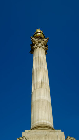 Monument to the Great Fire of London in Paternoster Square, City of London, England, United Kingdom, Europeのeditorial素材