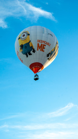 Bristol, UK - August 13, 2016: The Bristol International Balloon Fiesta 2016, showing the mass ascent and landings of over 100 balloons including special shapes and the 'night glow', where the burners are used at night to illuminate the balloons. This annのeditorial素材