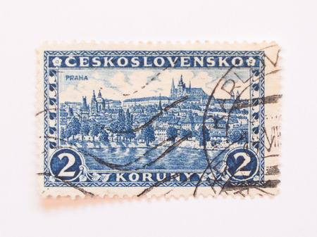 PRAGUE, CZECHOSLOVAKIA - CIRCA 1926: A post stamp printed in Czechoslovakia showing the castle area of Hradcany, Pragueのeditorial素材