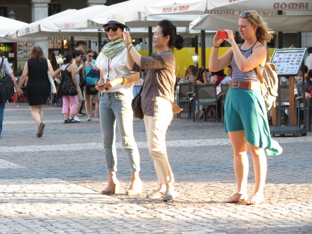 MADRID, CIRCA JUNE 2015 - Asian tourists taking pictures on Plaza Mayor (Main Square) in Madridのeditorial素材