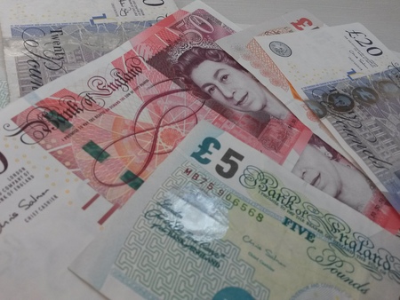 LONDON, UK - CIRCA JULY 2015: British Sterling Pound notesのeditorial素材