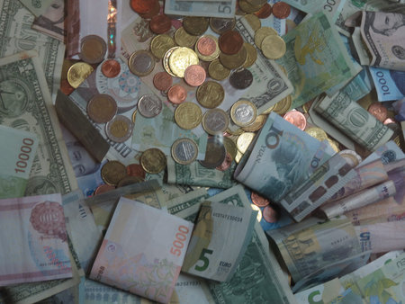 Notes of different currencies of the world (Euro, Yan, Dollars)