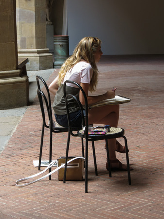 FLORENCE, ITALY - CIRCA JULY 2016: unidentified art student live copy drawing for ancient artのeditorial素材