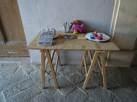 SIENA, ITALY - CIRCA JULY 2016: Mix of oil colours for painting on palette on a tableのeditorial素材