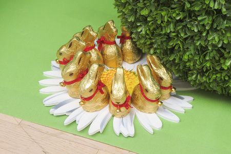 LEIPZIG, GERMANY - CIRCA MARCH 2016: Lindt chocolate Easter bunnies on display in a chocolate storeのeditorial素材