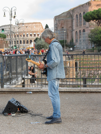 ROME, ITALY - CIRCA OCTOBER 2018: unidentified guitarist performing by the ruins of the Roman Forum aka Foro Romanoのeditorial素材