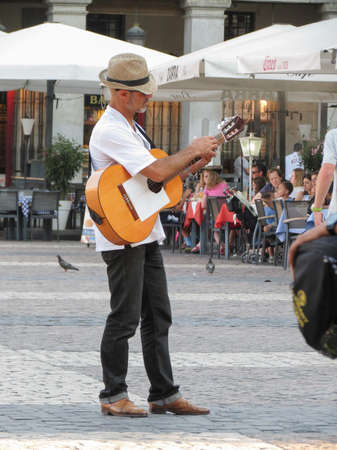 MADRID, SPAIN - CIRCA JUNE 2015: street musician playing guitar on Main Square (Plaza Mayor)のeditorial素材