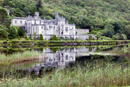 Pollacappul (Ireland), - July 20, 2016: The famous Kylemore Abbey in Connemara, County Galway, Irelandのeditorial素材