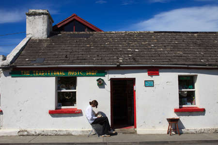 Doolin (Ireland), - July 20, 2016: Traditional music shop, Doolin, Co. Clare, Irelandのeditorial素材