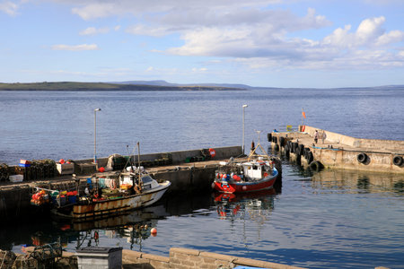 John O'Groats (Scotland), UK - August 04, 2018: John O'Groats harbour, Caithness, Scotland, Highlands, United Kingdomのeditorial素材