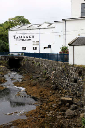 Skye Island (Scotland), UK - August 14, 2018: Talisker whisky distillery. Carbost, Loch Harport, Minginish, Isle of Skye, Inner Hebrides, Scotland, United Kingdomのeditorial素材