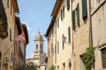 San Quirico d 'Orcia (SI), Italy - August 05, 2021: View of San Quirico d' Orcia house and town, Tuscany, Italyのeditorial素材