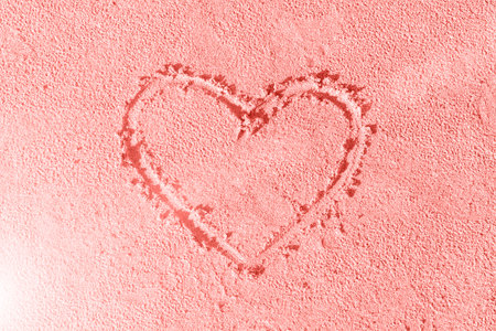 Heart drawn in the sand. Beach background.の写真素材