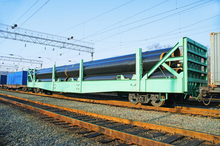 Transportation of pipes for the oil and gas industry by rail