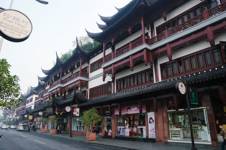 SHANGHAI CHINA OKT 15 2013 Yuyuan Garden  chinese architectureのeditorial素材