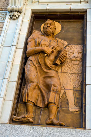 SEATTLE, WA - SEPTEMBER 11, 2016: Mark, one of the four apostle sculptures installed in 2016 in outdoor window alcoves of the Josephinum (formerly the New Washington Hotel), on Stewart Street.のeditorial素材
