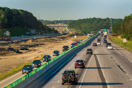 BEDFORD HEIGHTS, OH - JUNE 28, 2017: Diverted northbound traffic on I-271 near Cleveland during major highway work leaves makes for a challenging morning rush hour.のeditorial素材