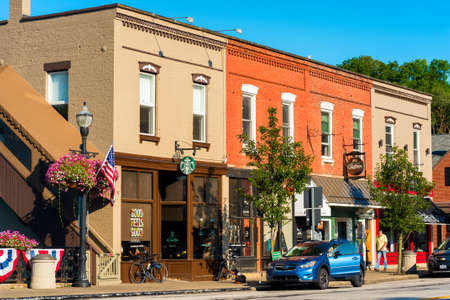 CHAGRIN FALLS, OH - JULY 30, 2017: A short block of storefronts with varied-colored upper stories forms part of the charming downtown ambience of this Northeast Ohio village.のeditorial素材