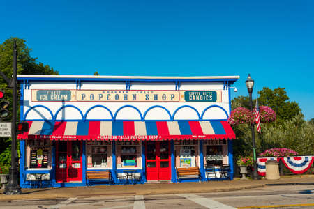 CHAGRIN FALLS, OH - JULY 30, 2017: The Popcorn Shop in Chagrin Falls, perched just above the falls themselves, is one of the villageâs most popular attractions.のeditorial素材
